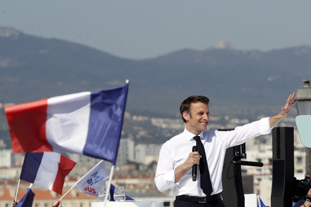 Incumbent French President and candidate for re-election Emmanuel Macron holds a campaign rally in Marseille, France, 16 April 2022. The second round of the French presidential election will take place on 24 April 2022 with Macron running in a face-off against far-right Rassemblement National party candidate Marine Le Pen. EPA/Guillaume Horcajuelo Dostawca: PAP/EPA.