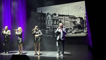 "To były piękne dni". Jubileusz 35-lecia samorządu w Teatrze Miejskim w Lesznie