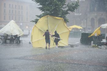 Kraków: IMGW w Krakowie ostrzega. Zacznie się o 14.00