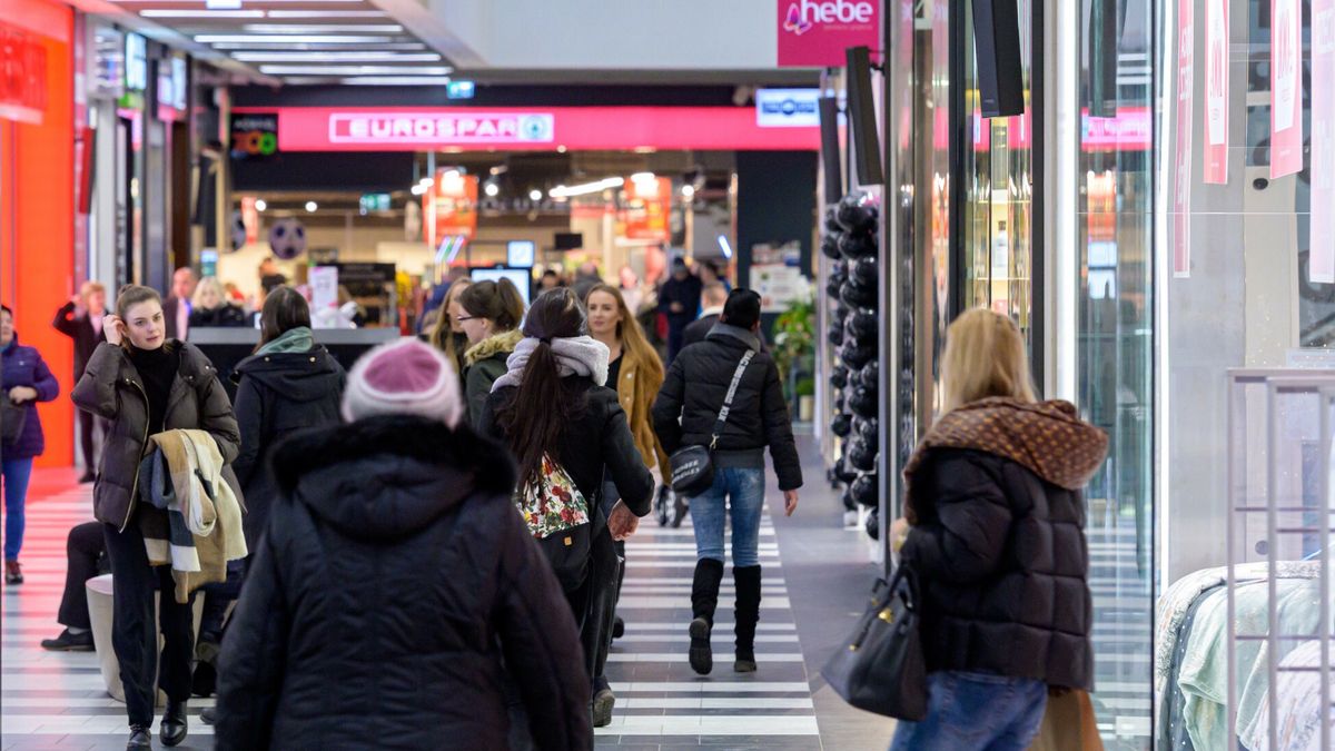 Black Week w PolsceFot. Piotr Hukalo/East News, Gdansk, 23.11.2022. Gdansk Black Week (friday) w centrum handlowym w Gdansku.Piotr Hukalo