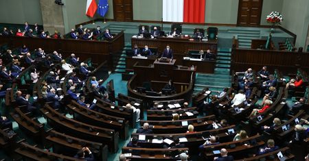 Najnowszy sondaż dla WP. PiS wciąż liderem, ale znów traci większość