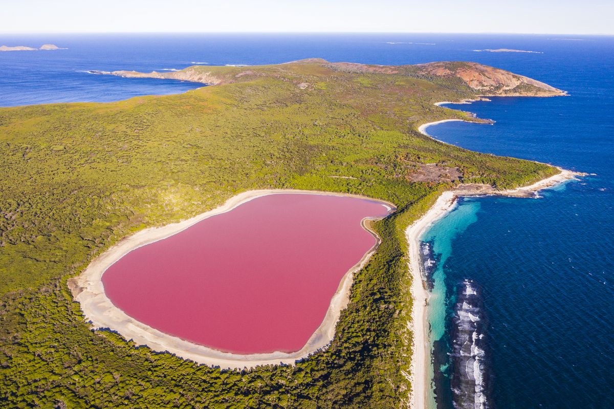 Australijskie jezioro zwraca uwagę, ze względu na swój wyjątkowy kolor