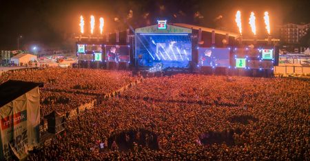 Tak internet zrobił z sześciu chuliganów "gwiazdy" imprezy. Łódź Summer Festival przegrał z algorytmem