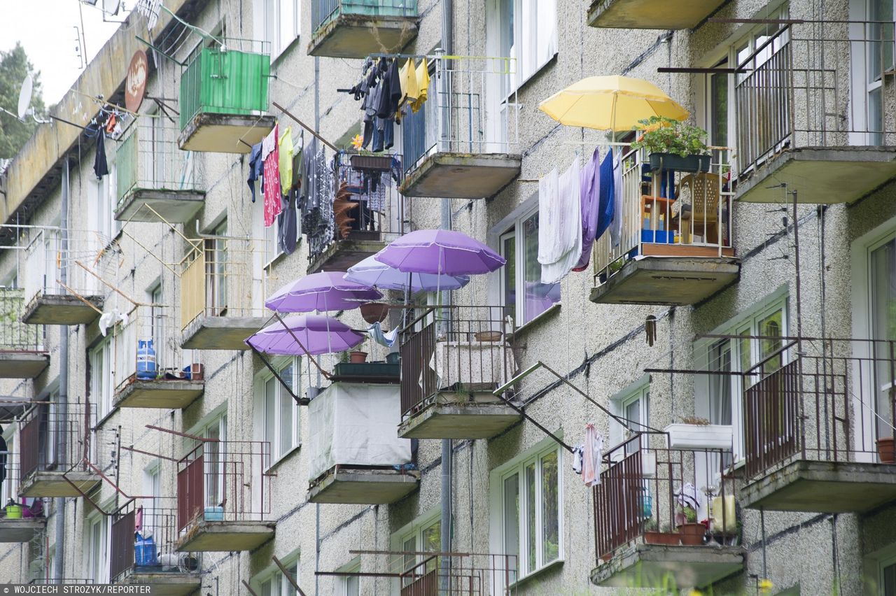 Balkon to część mieszkania czy część wspólna? Palacze mają swoje zdanie