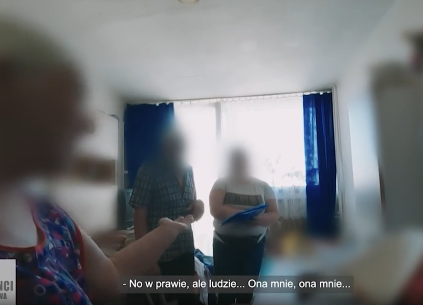 Policjanci weszli do mieszkania seniorki. "Chcą mnie zniszczyć"