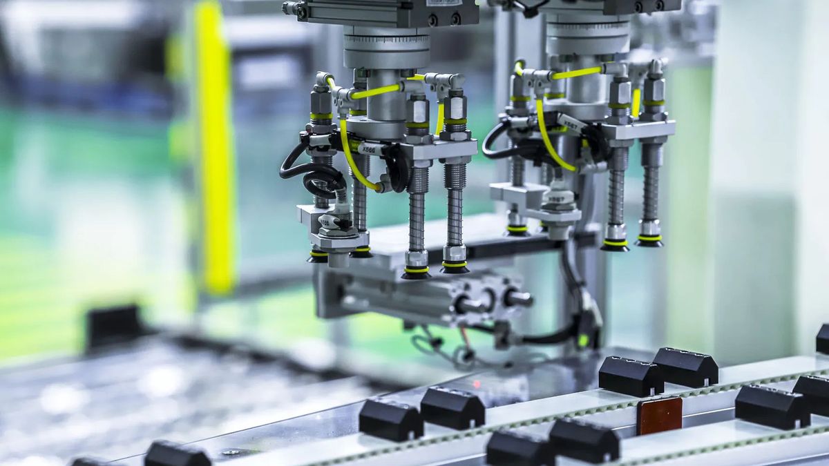 Produkcja samochodowej baterii trakcyjnej