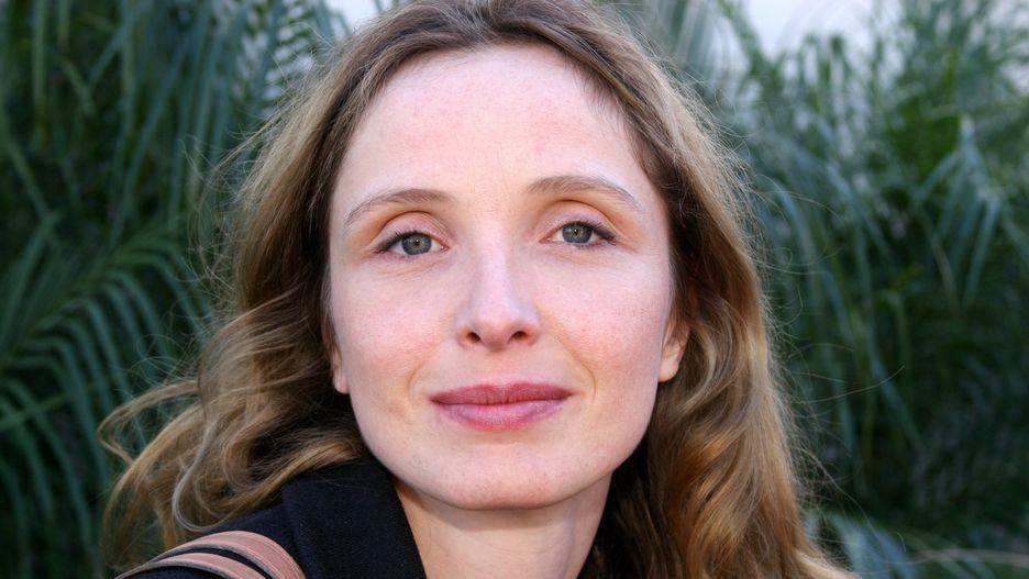 Gdy tytułowa Zoe ulega nieszczęśliwemu wypadkowi, jej mama Isabelle (w tej roli Julie Delpy) postanawia zrobić wszystko, żeby odzyskać utraconą córkę. Kobieta, która zawodowo zajmuje się genetyką, wykorzystuje naukę, by spełnić swój cel