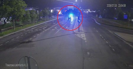 Jechał na "czołówkę" z policją. Pirat drogowy się doigrał