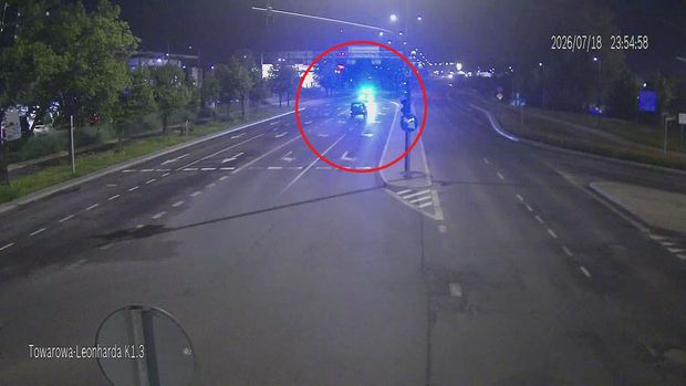 Jechał na "czołówkę" z policją. Pirat drogowy się doigrał