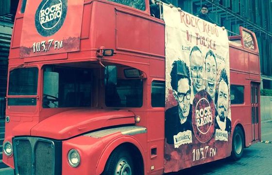 „Ranne Kakao” nadawane z autobusu jeżdżącego po Warszawie