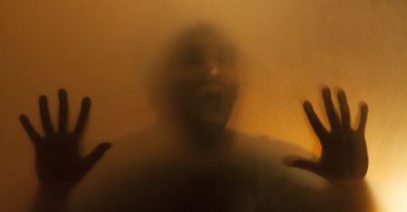 Koronawirus jak apokalipsa zombie? Naukowiec puszcza wodze fantazji