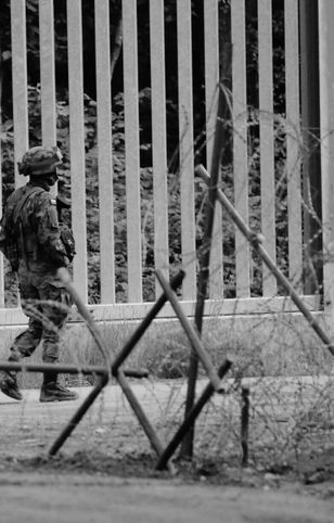 Nie żyje żołnierz, którego zaatakowano nożem na granicy