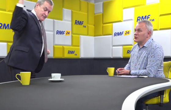 Piotr Gliński przerwał rozmowę z Robertem Mazurkiem w RMF FM po pytaniach o obniżenie dotacji dla ECS (wideo)