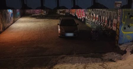 Po schodach do przejścia podziemnego. Policja weszła mu do mieszkania