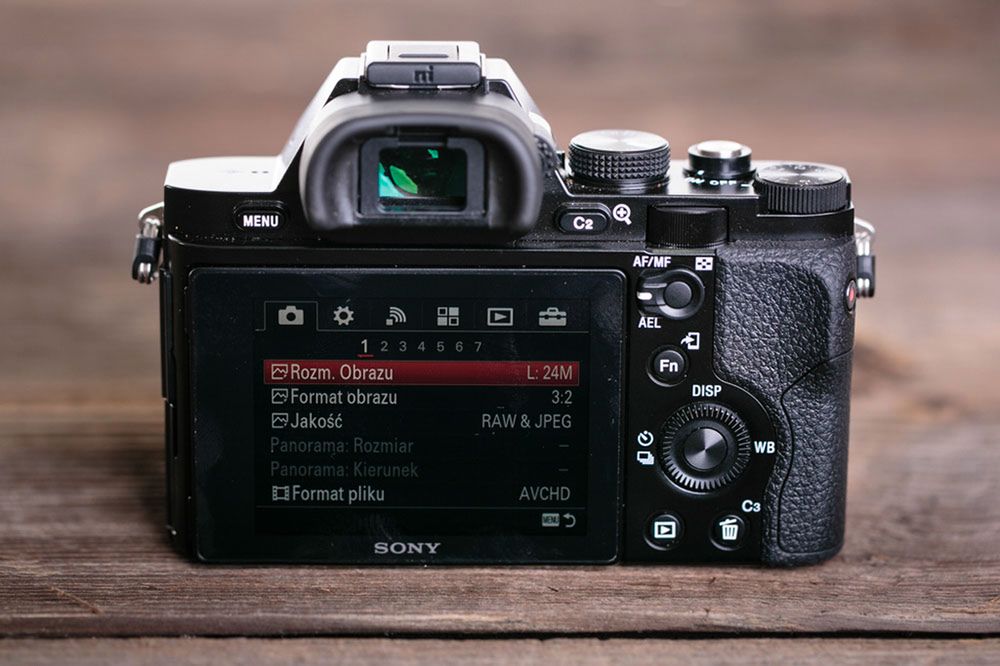 Sony A7 - pełnoklatkowy bezlusterkowiec pełen kontrastów [test] 3
