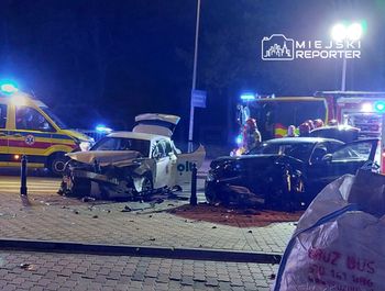 Warszawa: zderzenie czołowe dwóch aut na Targówku. Dwie osoby ranne