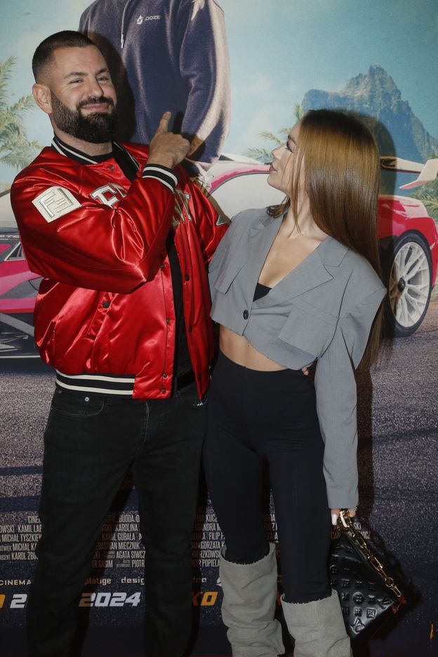 Wojtek Gola WYMIENIA CZUŁOŚCI z ukochaną na premierze filmu o Buddzie. Sofii na ściance brylowała z torebką za 19 tys. zł (ZDJĘCIA)