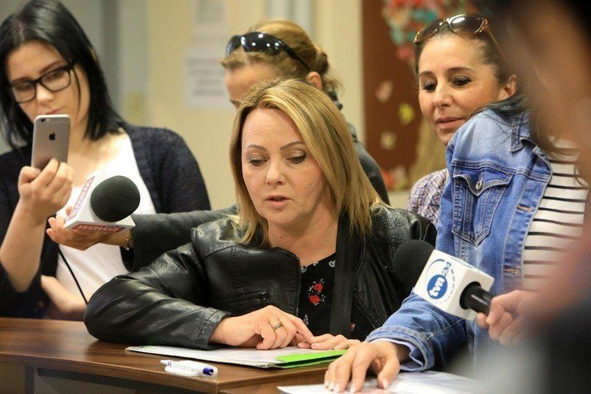 Posłanka Iwona Hartwich z Torunia (KO), mama niepełnosprawnego Jakuba i aktywna działaczka na rzecz poprawy sytuacji osób niepełnosprawnych i ich opiekunów, wystosowała list otwarty do władz wszystkich gmin turystycznych w Polsce. Chodzi o dostępność infrastruktury dla niepełnosprawnych. &#34;Dostęp do plaży to nie łaska&#34;...