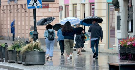 Jest coraz mniej Polaków. Ekspert: otwórzmy granice