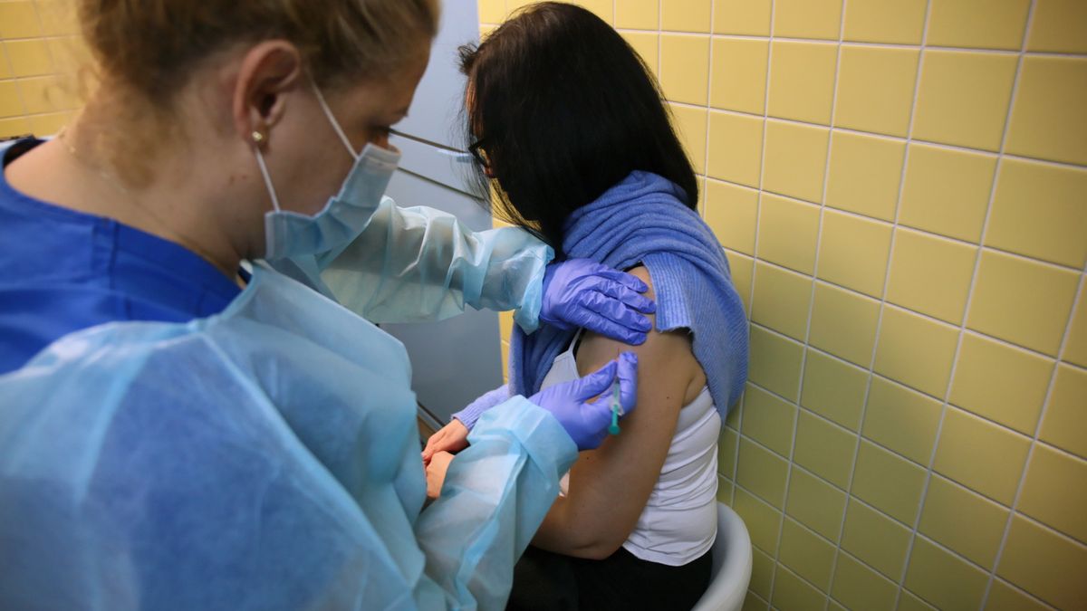 Szczepienie przeciw COVID-19