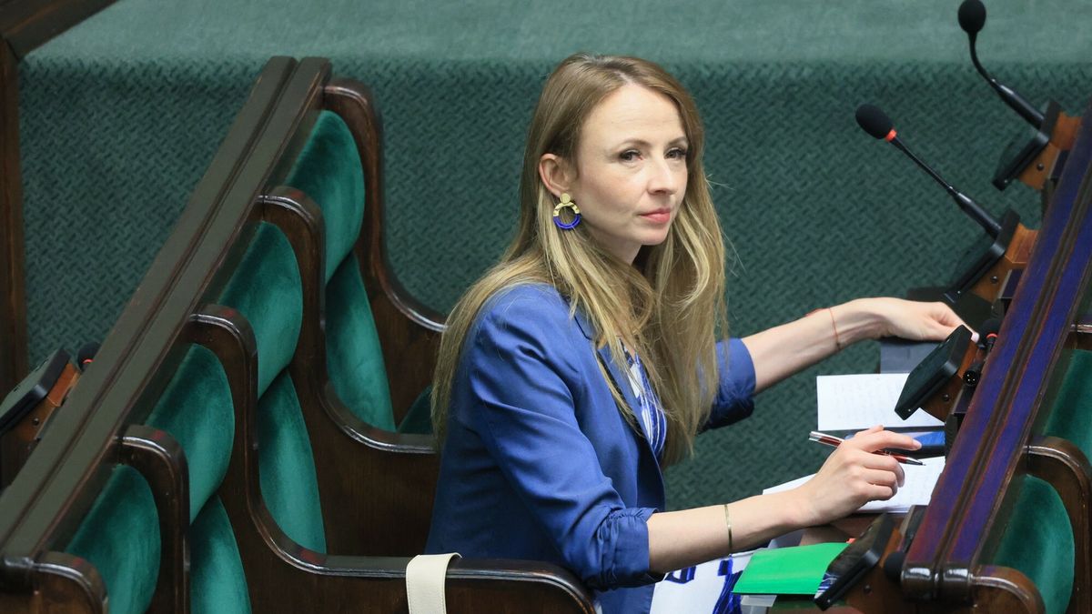 13. posiedzenie Sejmu X kadencji
Fot. Adam Burakowski/East News, Warszawa, 13.06.2024. 12. posiedzenie Sejmu X kadencji. Debata nad projektem ustawy dopuszczajacej handel w dwie niedziele w miesiacu.
N/z: ministra rodziny i polityki spolecznej Agnieszka Dziemianowicz-Bak
Adam Burakowski