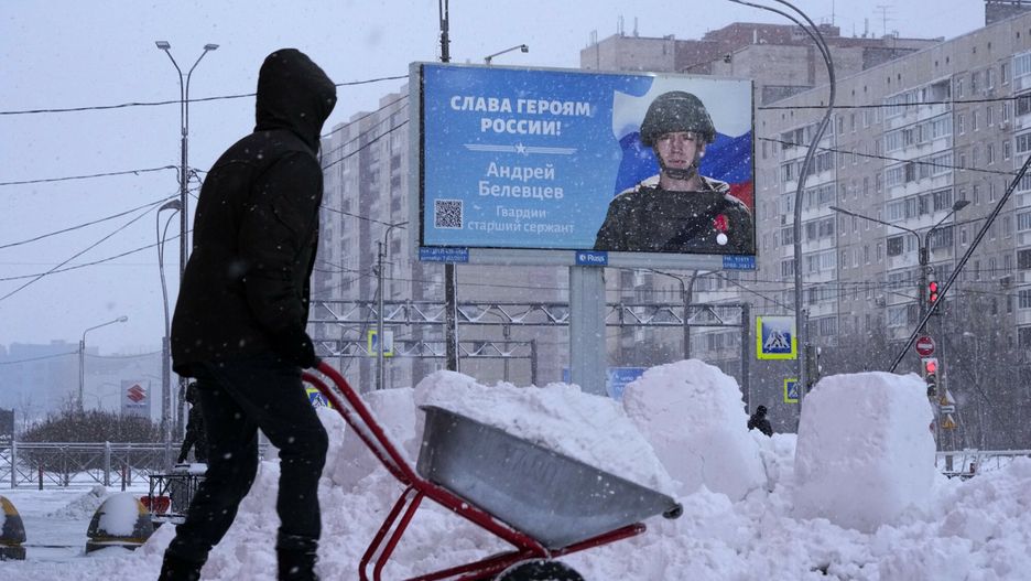 W Rosji walczą z plagą śnieżnych penisów
