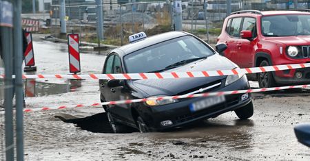 Nagle pod autem zapadła się droga. Chwile grozy