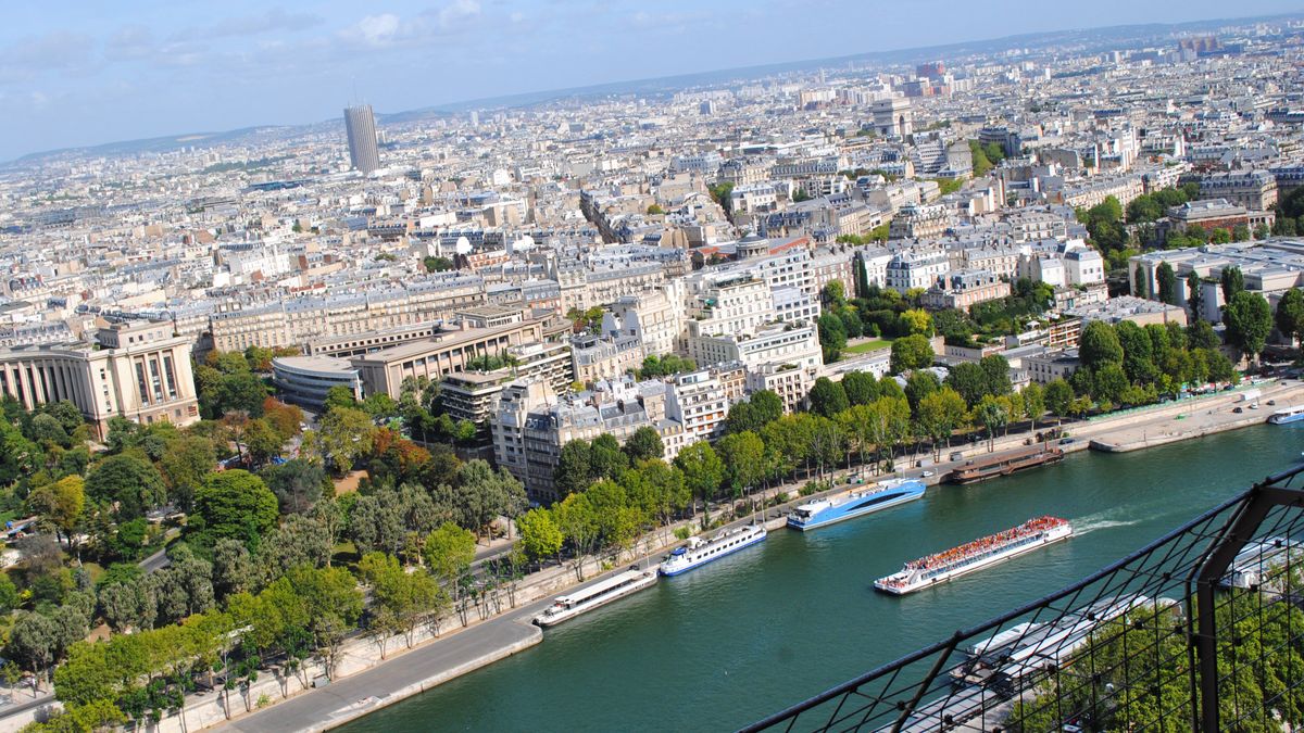 Stolica Francji zachwyca architekturą, kuchnią i atrakcjami 