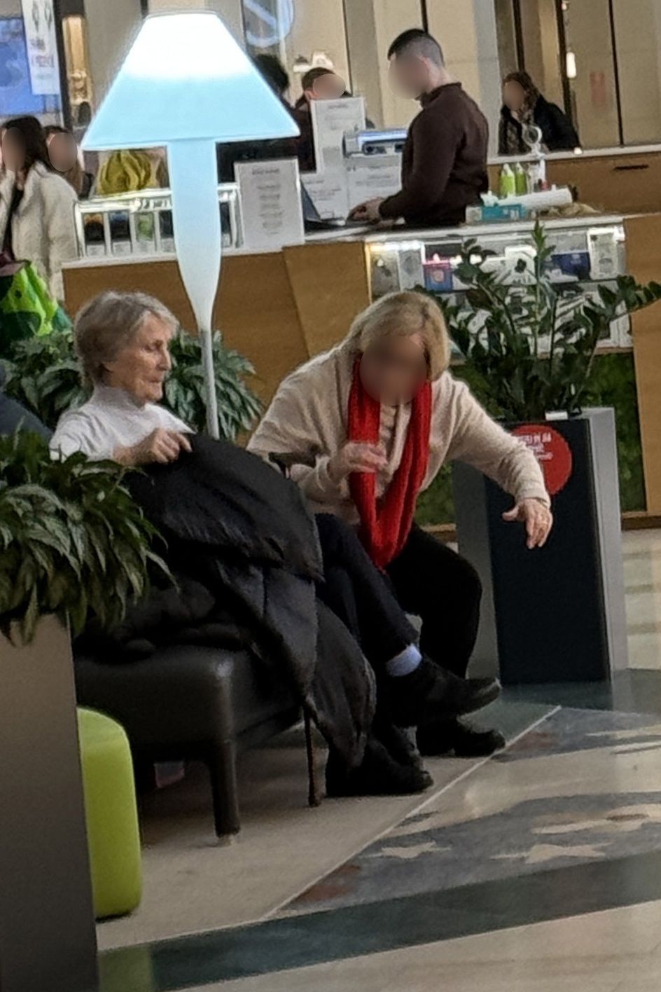 Dawno niewidziana Irena Santor "przyłapana" na zakupach