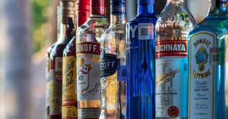 Piwo i wódka znikną ze stacji paliw? Ten pomysł znów jest na stole