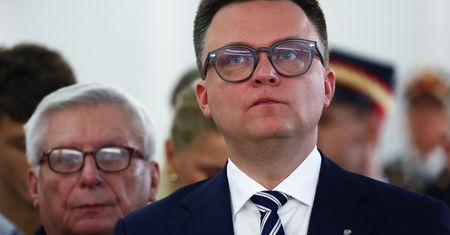 Hołownia beztrosko o sondażach. "Polityczna zabawa"