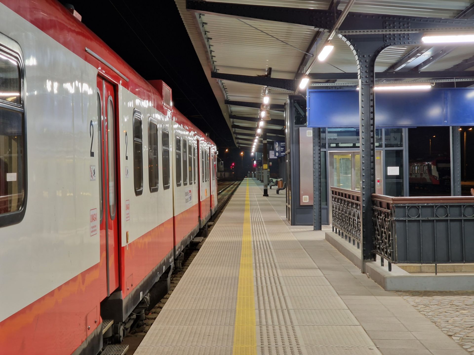 Opad szczęki. Samsung Galaxy S22 Ultra ma niewiarygodnie dobry zoom 31