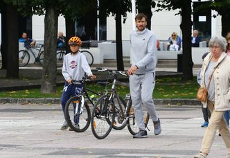 Śliczna Oliwia Bieniuk na lodach z tatą i braćmi (ZDJĘCIA)