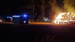 Legnica: 13-latek spod Legnicy podpalił baloty siana. Efekt "zabawy"? Potężny pożar i straty na 125 tys. złotych