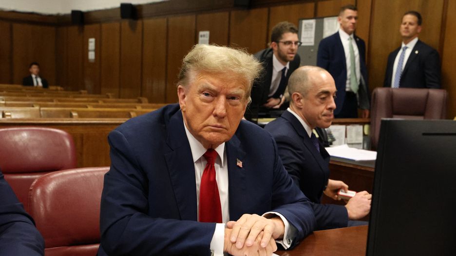 Former US President and Republican presidential candidate Donald Trump appears in State Supreme Court in Manhattan for the first day of his trial on charges of falsifying business records, in New York, New York, USA, 15 April 2024. Trump faces 34 felony counts of falsifying business records as part of an alleged scheme to silence claims of extramarital sexual encounters during his 2016 presidential campaign. EPA/Jefferson Siegel / POOL Dostawca: PAP/EPA.