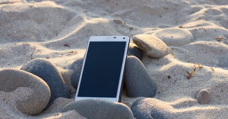 Chcesz kupić wytrzymały smartfon? Zwróć uwagę na 2 szczegóły