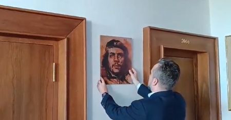 Wyrzucił portret prezydent Słowacji. Powiesił wizerunek Che Guevary