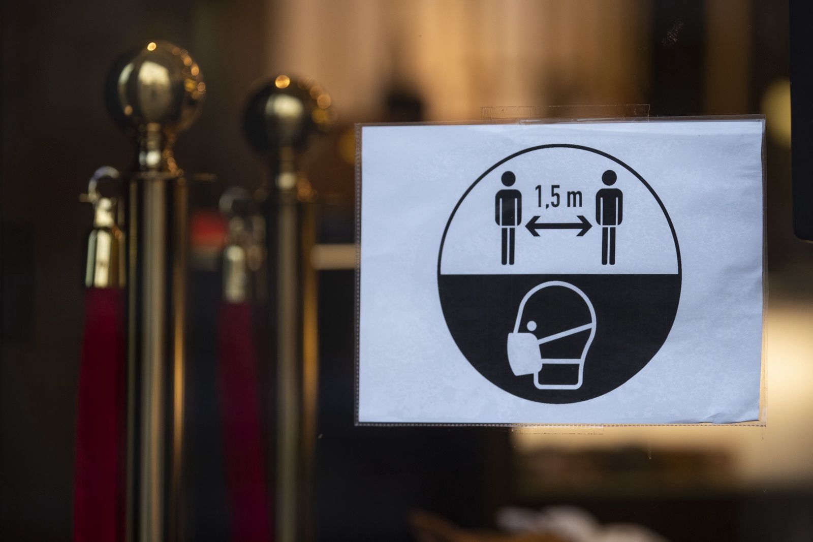 Obowiązek noszenia masek FFP2 w transporcie publicznym i sklepach na terenie Bawarii w Niemczech