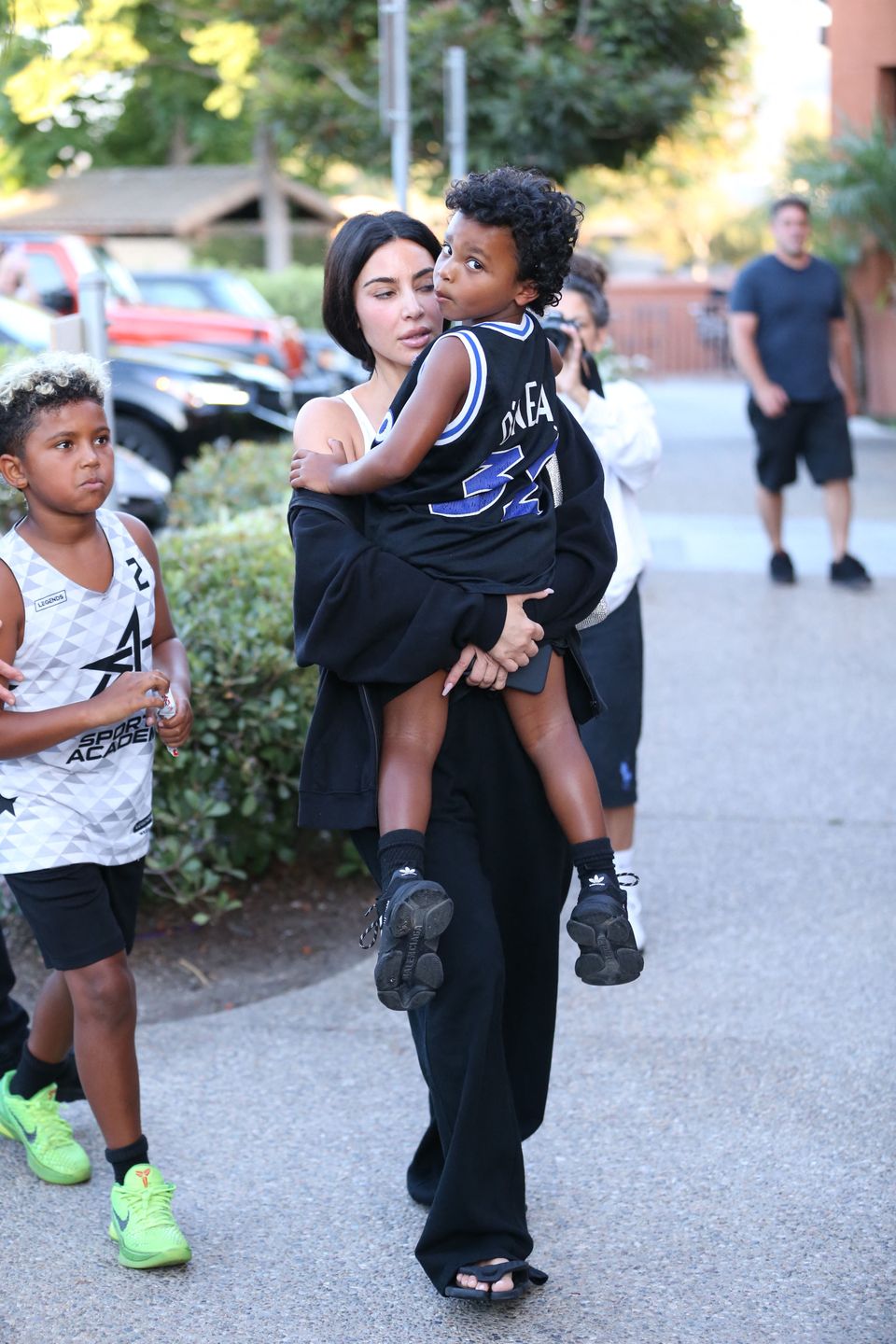 Kim Kardashian pokazała się na mieście bez makijażu