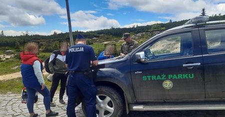 Wakacje. Nastolatek zgubił się rodzicom w Karkonoszach. Wezwano policję i GOPR