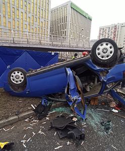 Koszmarny wypadek w Katowicach. Nieprzytomny kierowca w ciężkim stanie i samochód do kasacji