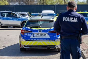 Dramatyczna walka o życie 57-latka w Krępie. Mężczyzna nie oddychał. Policjanci ruszyli na ratunek