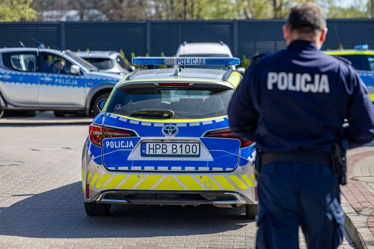 Dramatyczna walka o życie 57-latka w Krępie. Mężczyzna nie oddychał. Policjanci ruszyli na ratunek
