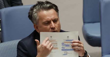 Cały świat zobaczył tę kartkę. Rosja znowu to robi