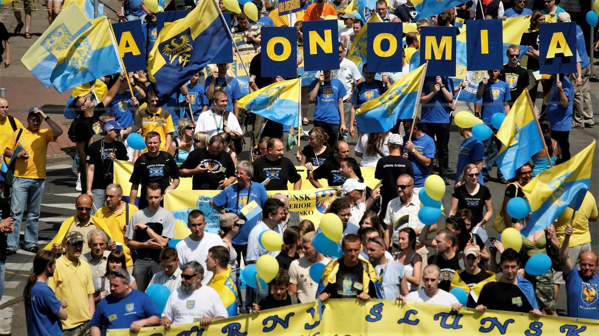 Katowice, rok 2009, III marsz na rzecz autonomii Śląska // fot. Bartłomiej Barczyk