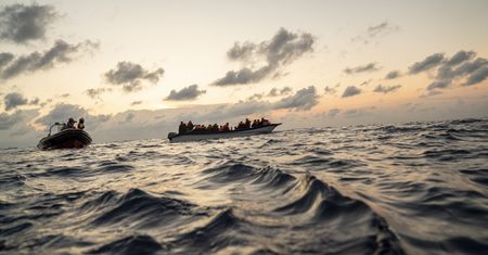 Działo się w środę w nocy. 300 na trzech łodziach. Cypr odmówił