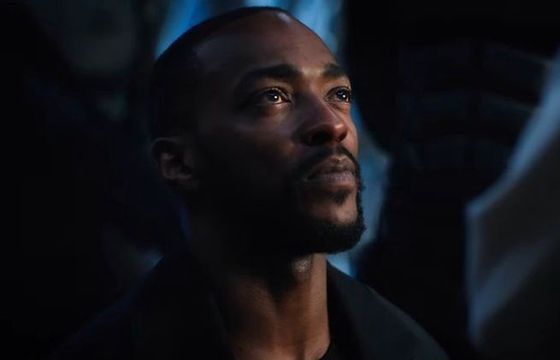 Netflix zapowiada drugi sezon serialu "Altered Carbon". Nowy zwiastun z Anthonym Mackiem