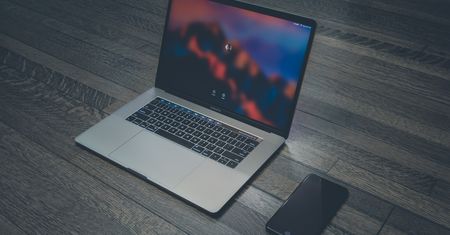 MacBook Pro 15 z migoczącym ekranem. Przyczyny usterki są póki co nieznane