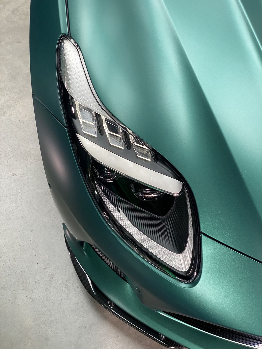 Aston Martin DB12 – polska premiera