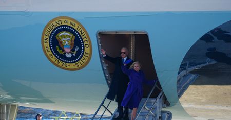 Biden wyleciał do Kalifornii. "Mamy dużo więcej do zrobienia"